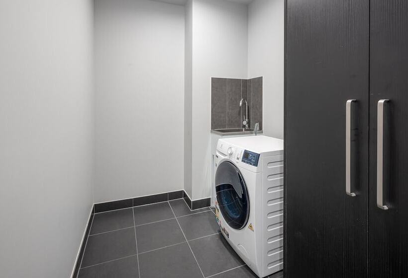 Oros Hotel And Apartments