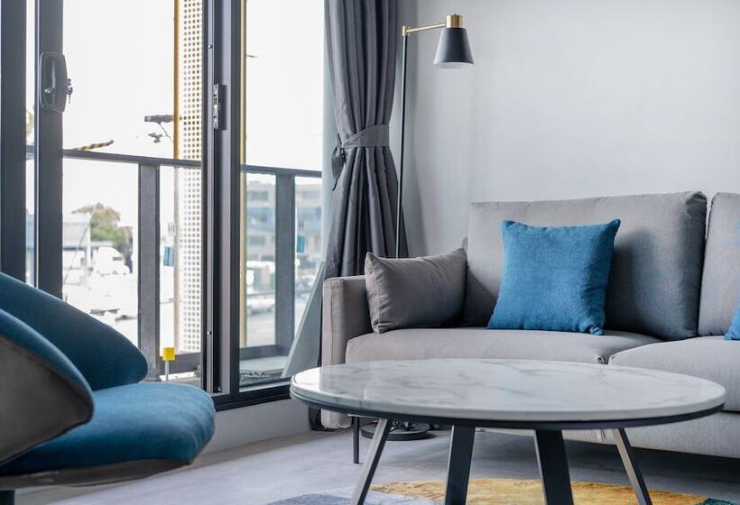 Oros Hotel And Apartments