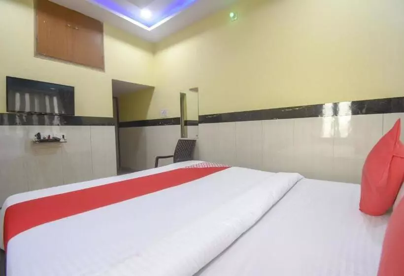 Hotelli Oyo 76017 Metro Inn