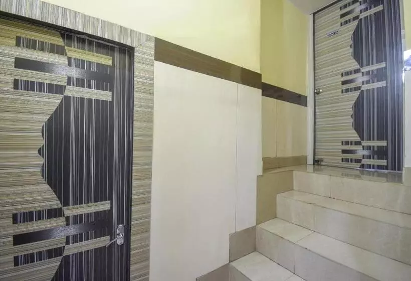 Hotelli Oyo 76017 Metro Inn