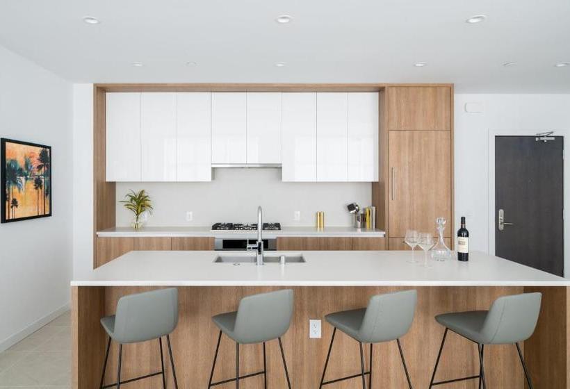 Level Los Angeles Downtown South Hill