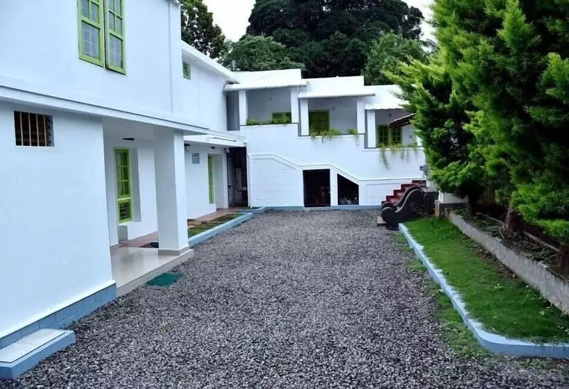 Aamiaismajoitus (B&B) Marayoor Holidays