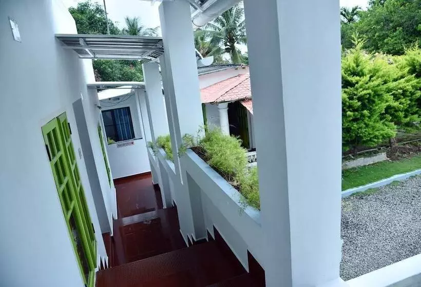 Aamiaismajoitus (B&B) Marayoor Holidays