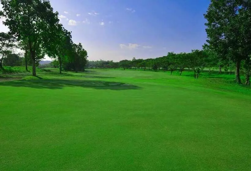 Happy City Golf & Resort