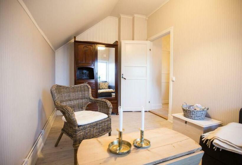 بنسيون Lilla Sörgården