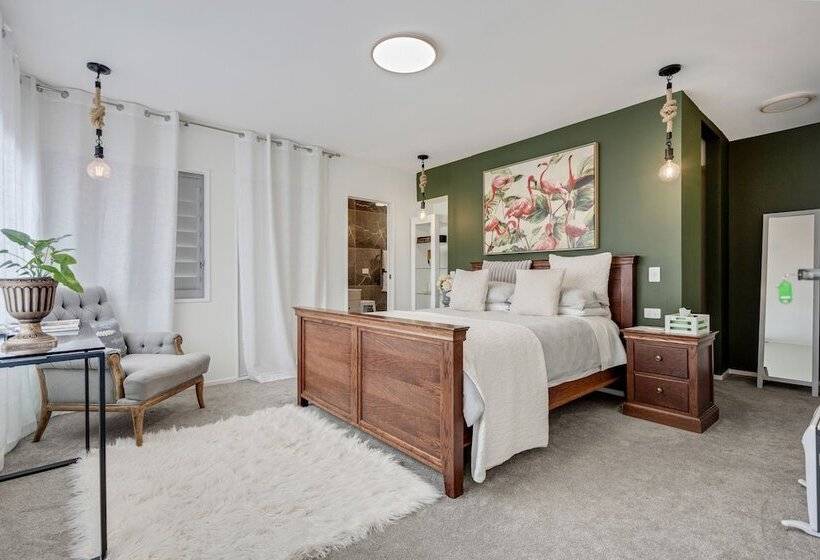 The Bays Bed And Breakfast