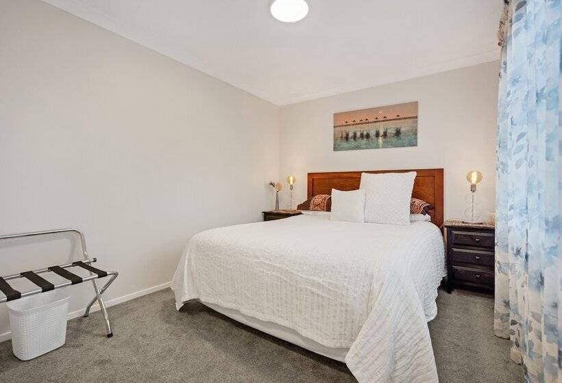 The Bays Bed And Breakfast