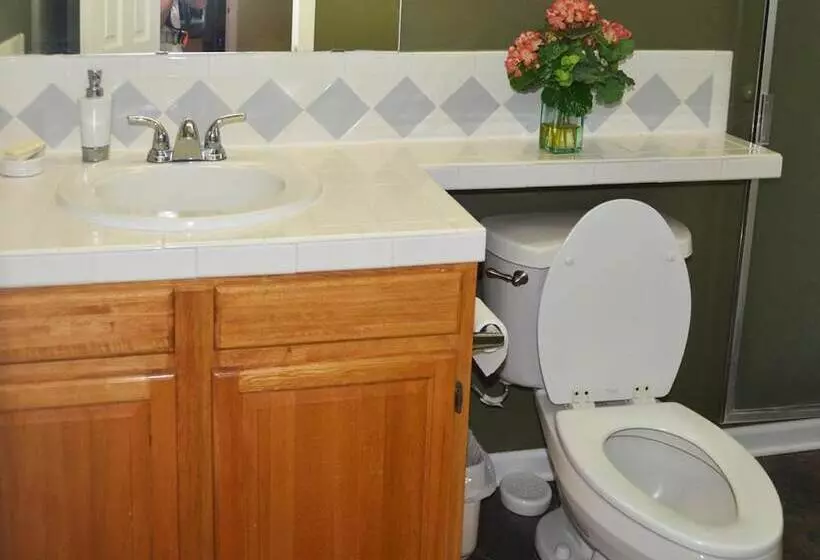 تختخواب و صبحانه Canyon Inn   Downtown Los Alamos