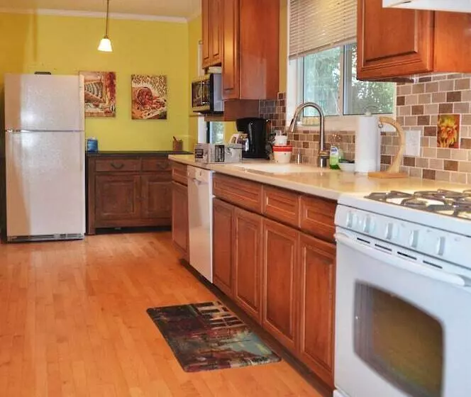 تختخواب و صبحانه Canyon Inn   Downtown Los Alamos