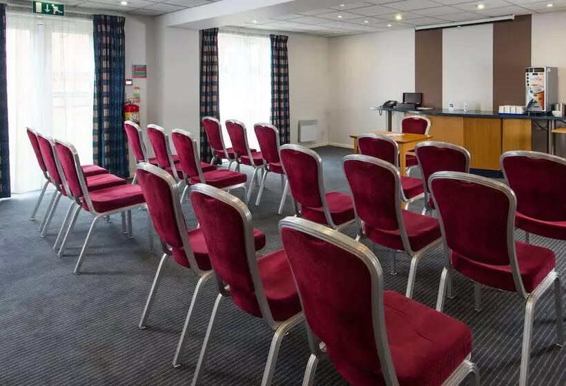 Отель Holiday Inn Express Gloucester South, An Ihg