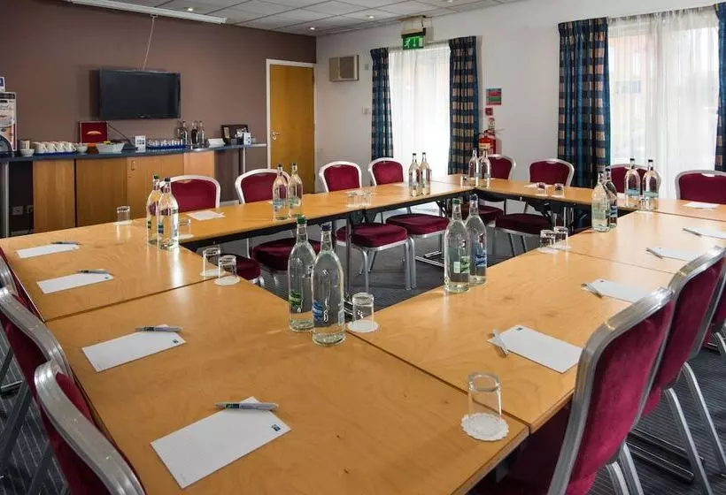 Отель Holiday Inn Express Gloucester South, An Ihg