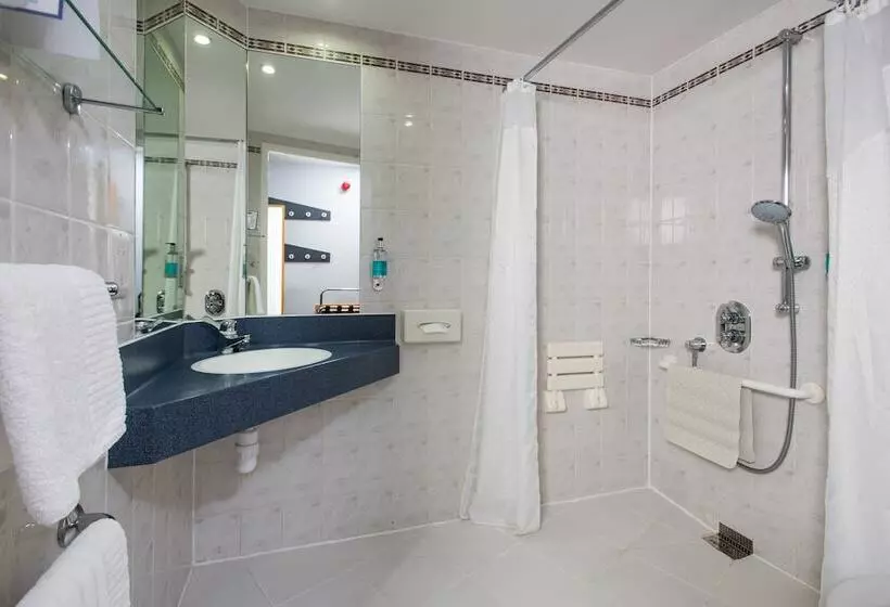 Отель Holiday Inn Express Gloucester South, An Ihg