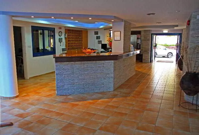 Myroandrou Beach Hotel Apartments