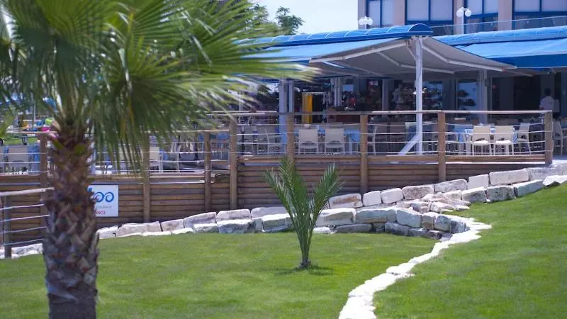 Myroandrou Beach Hotel Apartments