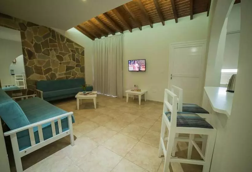 Myroandrou Beach Hotel Apartments