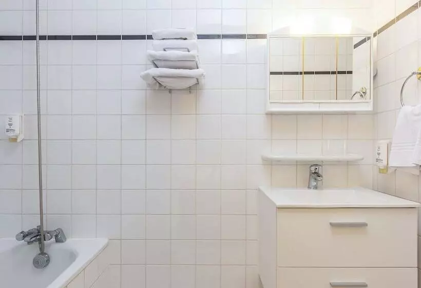 Aparthotel Adagio Access La Défense   Léonard De Vinci