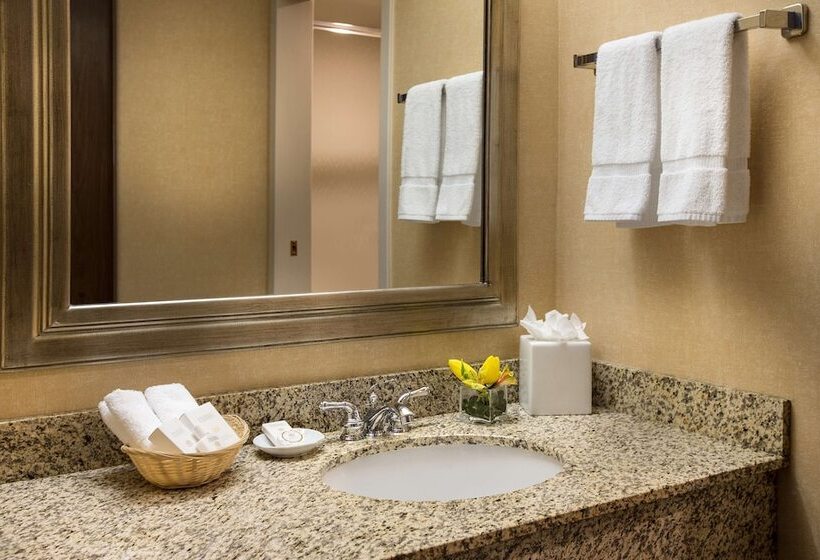 هتل Coast Gateway