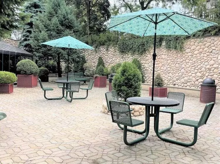 호텔 Garden Inn & Suites