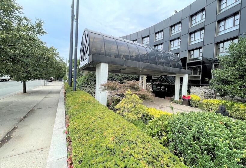 Hotel Garden Inn & Suites