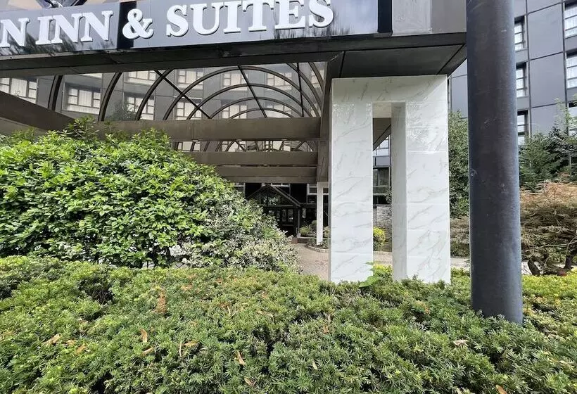 호텔 Garden Inn & Suites