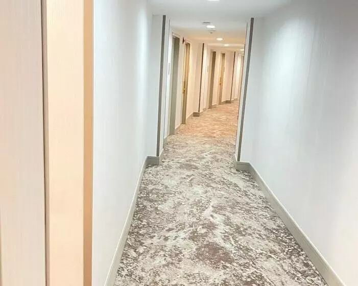 호텔 Garden Inn & Suites