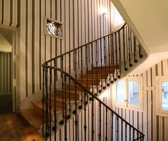 هتل Meninas  Boutique Opera