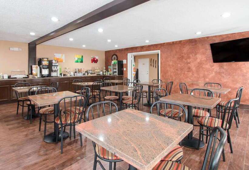 هتل Quality Inn & Suites I 35 Near Frost Bank Center