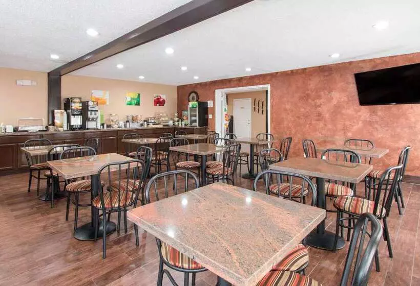 בית מלון כפרי Quality Inn & Suites I 35 Near Frost Bank Center