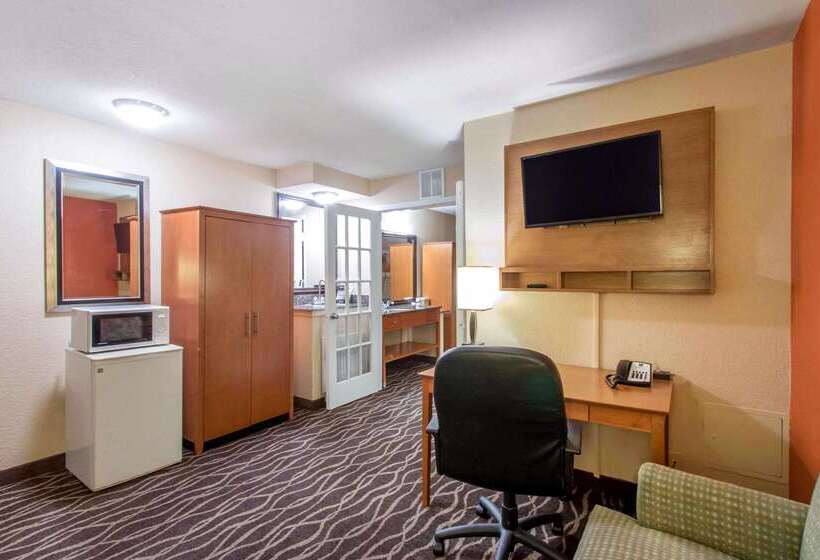 هتل Quality Inn & Suites I 35 Near Frost Bank Center