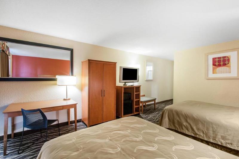 هتل Quality Inn & Suites I 35 Near Frost Bank Center