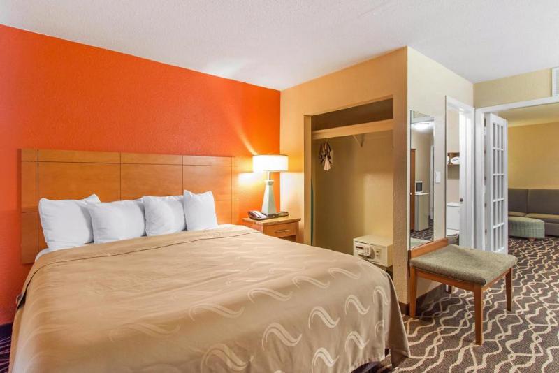 هتل Quality Inn & Suites I 35 Near Frost Bank Center
