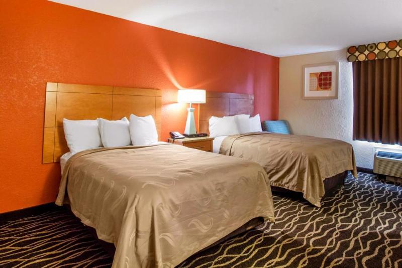 هتل Quality Inn & Suites I 35 Near Frost Bank Center