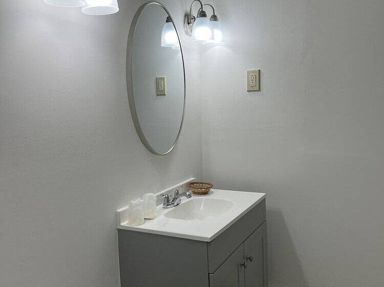 فندق Voyager Inn