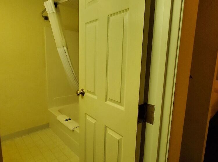 فندق Voyager Inn