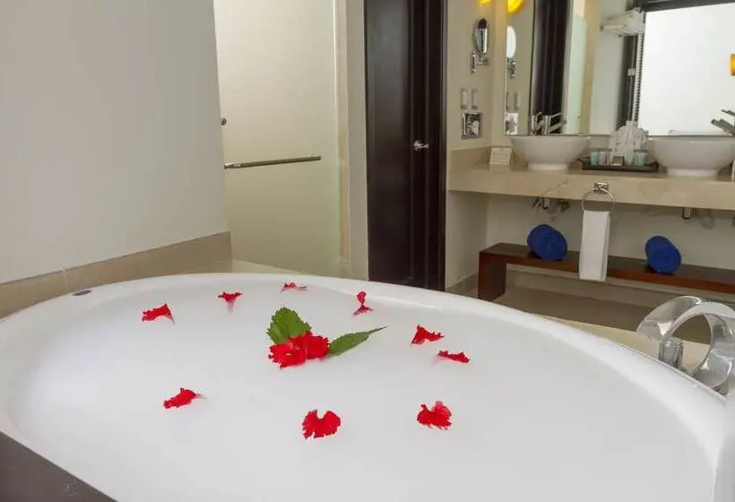 Sandos Caracol Nature Resort & Water Park