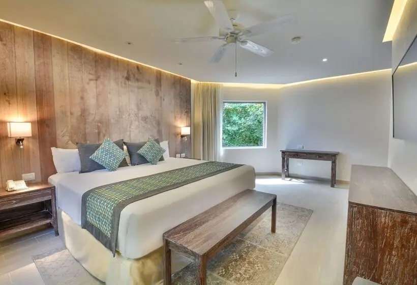 Sandos Caracol Nature Resort & Water Park