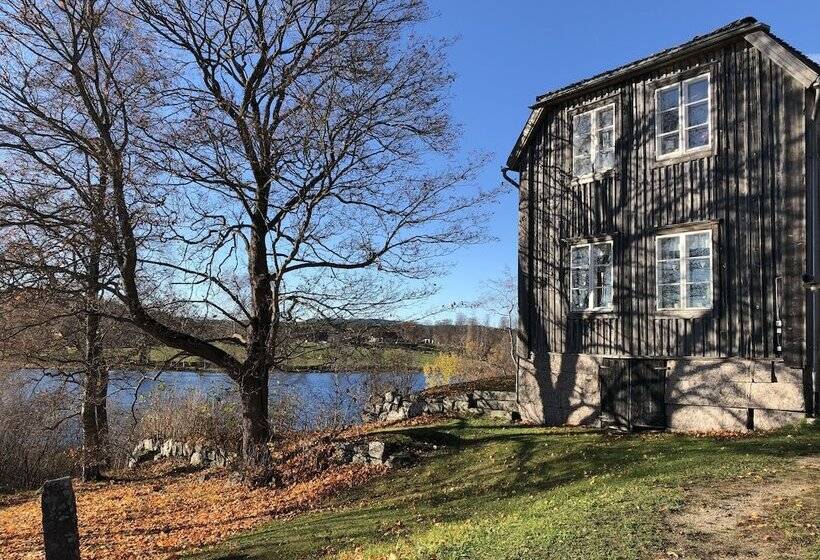 Frägsta Hälsingegård Bed & Breakfast