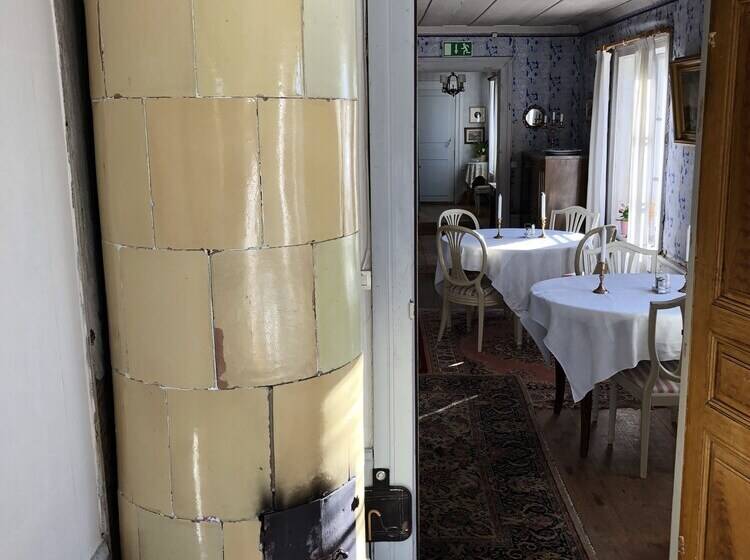 Frägsta Hälsingegård Bed & Breakfast