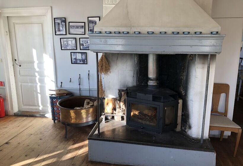 Frägsta Hälsingegård Bed & Breakfast