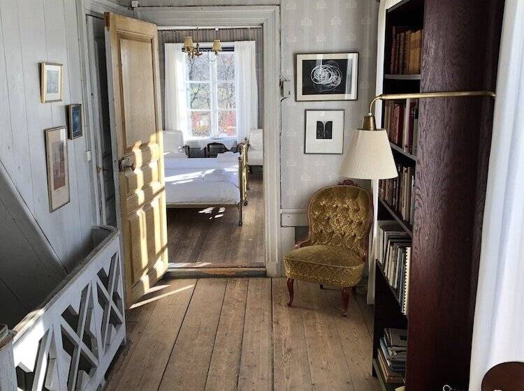 Frägsta Hälsingegård Bed & Breakfast