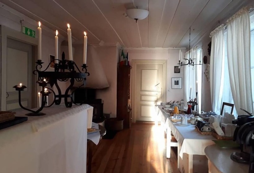 Frägsta Hälsingegård Bed & Breakfast