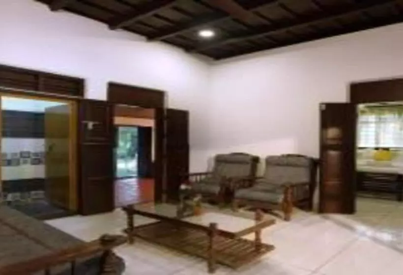 Hotelli Arogya Lake Resort