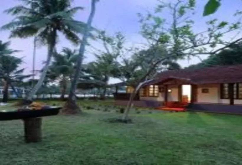 Hotelli Arogya Lake Resort