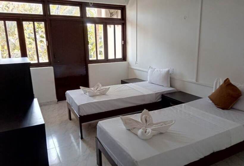 Hotel Candolim Hideout Resort