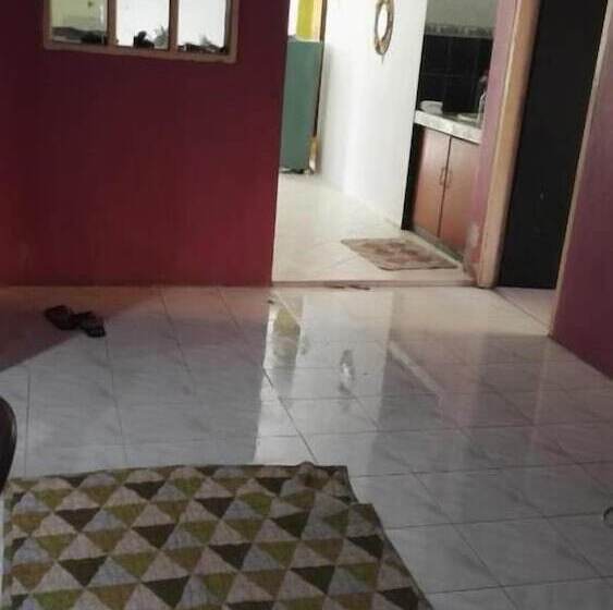 בית מלון כפרי Nur Ainur Inn