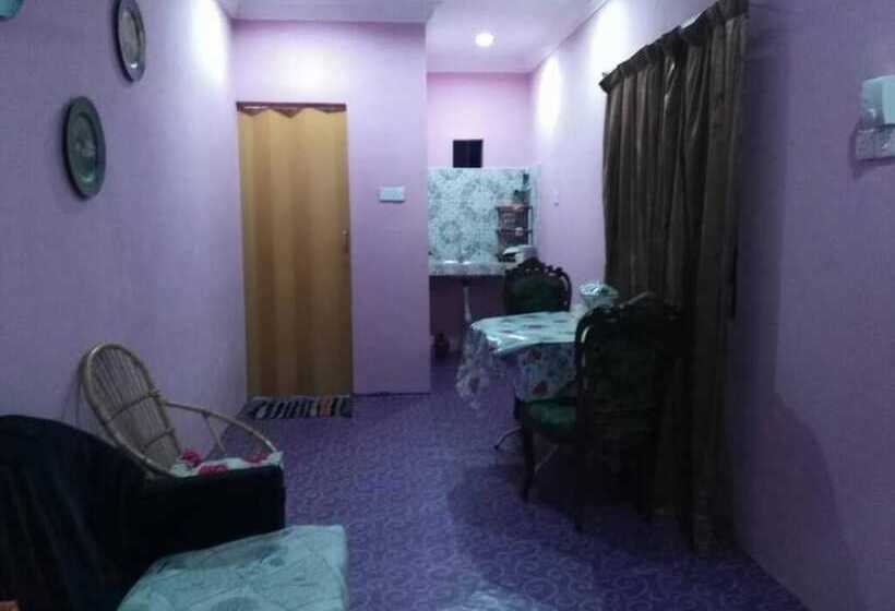 בית מלון כפרי Nur Ainur Inn