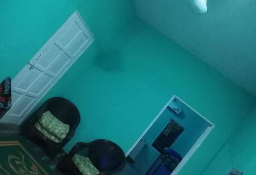 בית מלון כפרי Nur Ainur Inn