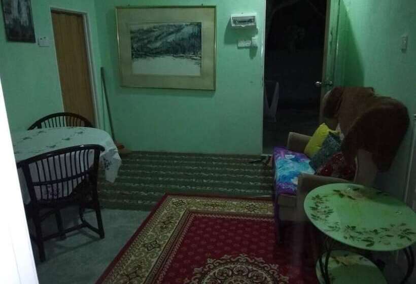 בית מלון כפרי Nur Ainur Inn