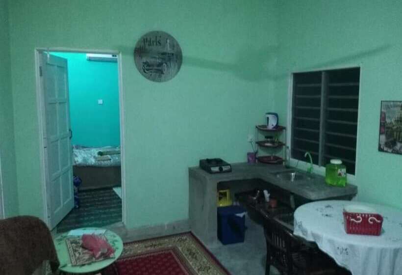 בית מלון כפרי Nur Ainur Inn