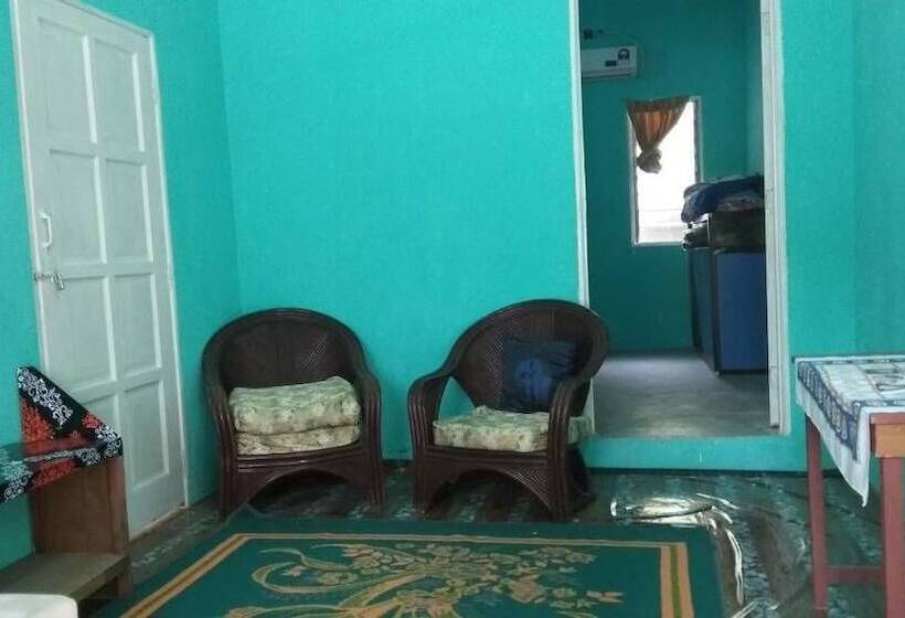 בית מלון כפרי Nur Ainur Inn